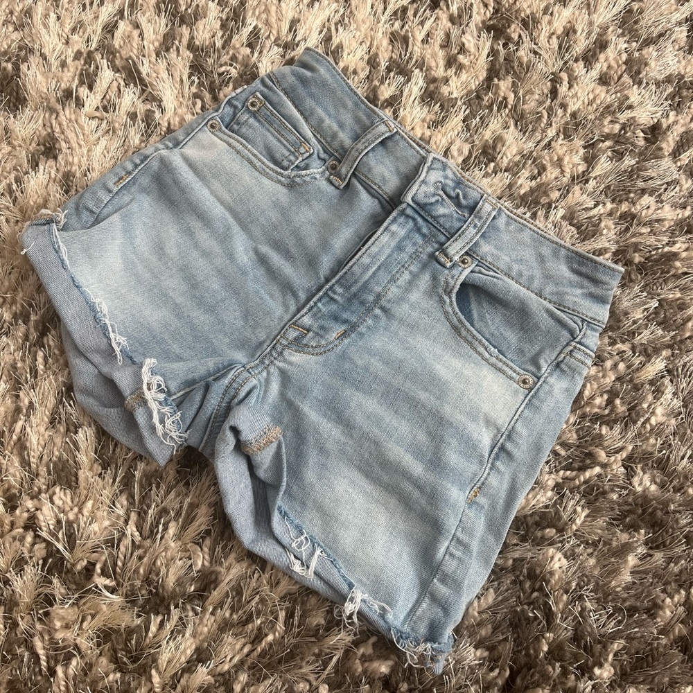 women’s light wash american eagle jean shorts